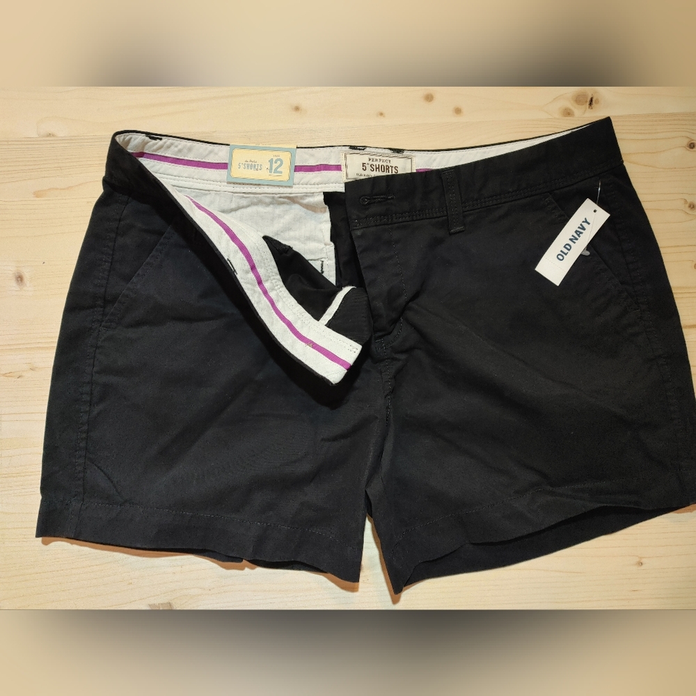 Old Navy Perfect 5” Shorts Black Khaki Low Rise NWT